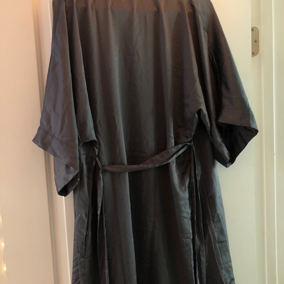 Silk Robe - Picture 2 of 3